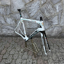 Carica l'immagine nel visualizzatore di Gallery, Bianchi Infinito CV
