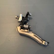 Carica l'immagine nel visualizzatore di Gallery, Campagnolo Record Titanium 10s
