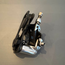 Carica l'immagine nel visualizzatore di Gallery, Campagnolo Record Titanium 10s
