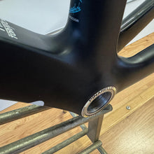 Carica l'immagine nel visualizzatore di Gallery, Pinarello Dogma  F8 X-Light
