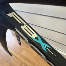 Carica l'immagine nel visualizzatore di Gallery, Pinarello Dogma  F8 X-Light
