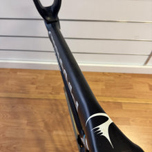 Carica l'immagine nel visualizzatore di Gallery, Pinarello Dogma  F8 X-Light

