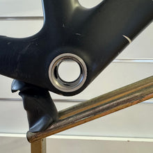Carica l'immagine nel visualizzatore di Gallery, Pinarello Dogma  F8 X-Light
