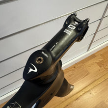 Carica l'immagine nel visualizzatore di Gallery, Pinarello Dogma  F8 X-Light
