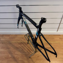 Carica l'immagine nel visualizzatore di Gallery, Pinarello Dogma  F8 X-Light
