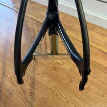 Carica l'immagine nel visualizzatore di Gallery, Pinarello Dogma  F8 X-Light
