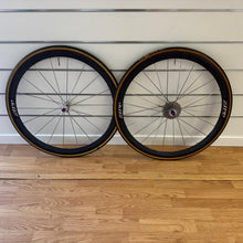 Carica l'immagine nel visualizzatore di Gallery, Zipp 400 FRM hubs
