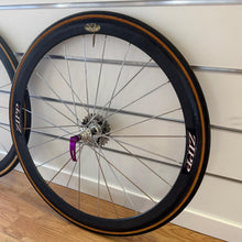 Carica l'immagine nel visualizzatore di Gallery, Zipp 400 FRM hubs

