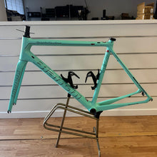Carica l'immagine nel visualizzatore di Gallery, Bianchi Specialissima CV
