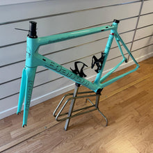 Carica l'immagine nel visualizzatore di Gallery, Bianchi Specialissima CV
