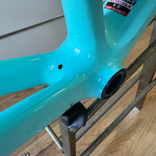 Carica l'immagine nel visualizzatore di Gallery, Bianchi Specialissima CV
