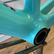 Carica l'immagine nel visualizzatore di Gallery, Bianchi Specialissima CV
