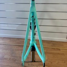 Carica l'immagine nel visualizzatore di Gallery, Bianchi Specialissima CV
