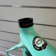 Carica l'immagine nel visualizzatore di Gallery, Bianchi Specialissima CV
