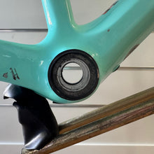 Carica l'immagine nel visualizzatore di Gallery, Bianchi Specialissima CV
