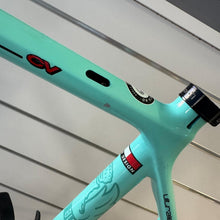 Carica l'immagine nel visualizzatore di Gallery, Bianchi Specialissima CV
