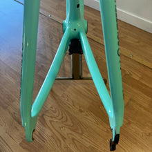 Carica l'immagine nel visualizzatore di Gallery, Bianchi Specialissima CV
