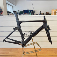 Carica l'immagine nel visualizzatore di Gallery, Colnago Concept
