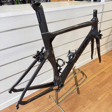 Carica l'immagine nel visualizzatore di Gallery, Colnago Concept

