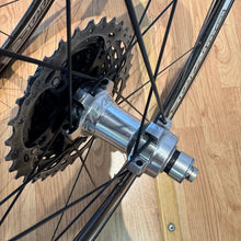 Carica l'immagine nel visualizzatore di Gallery, Shimano Dura Ace WH-7850
