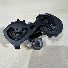 Carica l'immagine nel visualizzatore di Gallery, Campagnolo Record Titanium 10s
