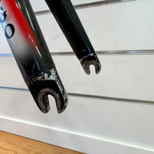 Carica l'immagine nel visualizzatore di Gallery, Colnago Extreme-C
