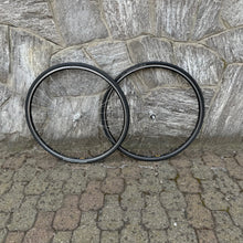 Carica l&#39;immagine nel visualizzatore di Gallery, Ambrosio Excellence - Campagnolo Record hubs
