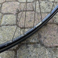Carica l&#39;immagine nel visualizzatore di Gallery, Ambrosio Excellence - Campagnolo Record hubs
