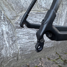 Carica l'immagine nel visualizzatore di Gallery, Colnago C64
