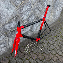 Carica l'immagine nel visualizzatore di Gallery, Colnago C64
