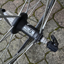 Carica l&#39;immagine nel visualizzatore di Gallery, Fulcrum Racing 1
