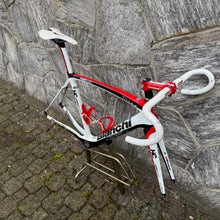 Carica l&#39;immagine nel visualizzatore di Gallery, Bianchi Oltre Superleggera Reparto Corse
