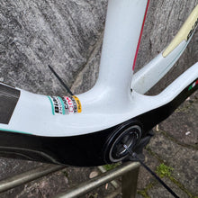 Carica l&#39;immagine nel visualizzatore di Gallery, Bianchi Oltre Superleggera Reparto Corse
