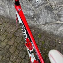Carica l&#39;immagine nel visualizzatore di Gallery, Bianchi Oltre Superleggera Reparto Corse
