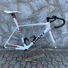 Carica l&#39;immagine nel visualizzatore di Gallery, Giant TCR Advanced SL
